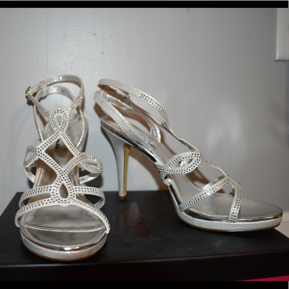 SILVER HEELS👠💿